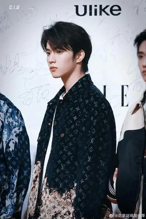 太优越了太贵气了刘耀文 怎么能有人图越生越帅!