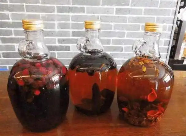 经常喝自泡药酒可以补肾增强体质如果盲目饮酒伤害很大