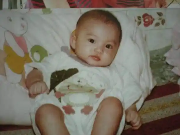 张韶涵小时候的照片被曝光从小美到大网友谎报年龄了