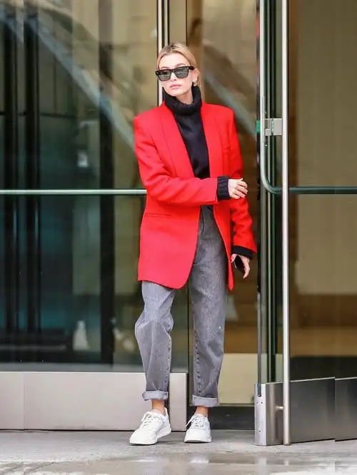 街拍haileybieber春天穿西装高级又时尚