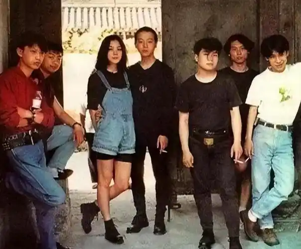 回顾王菲前夫窦唯:两婚两离受伤的是女儿,两份嫁妆是深沉的父爱