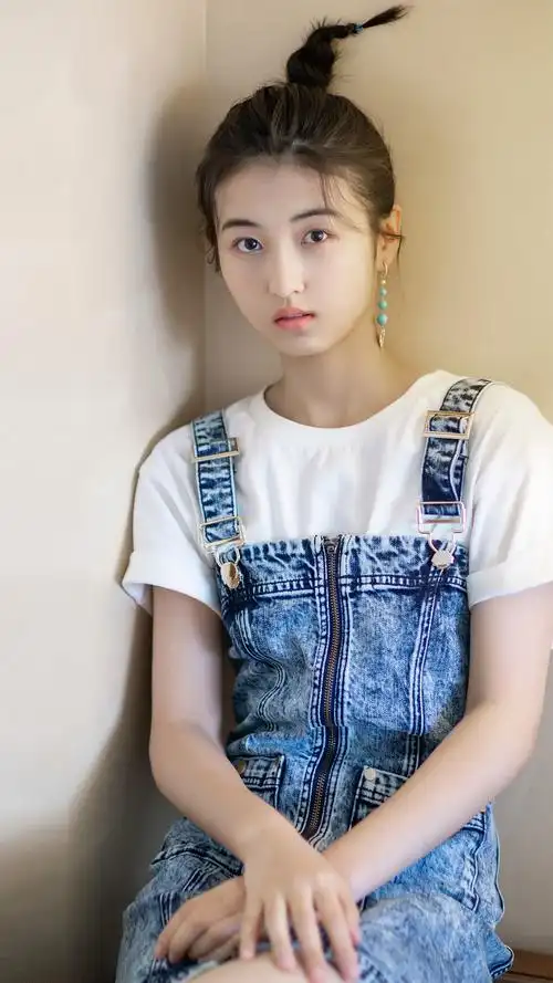 张子枫清纯俏皮高清手机壁纸