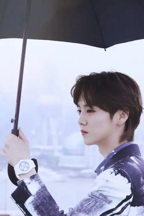 鹿晗超话lh#鹿晗10周年黑胶唱片#小鹿先生2021造型总结@m鹿m