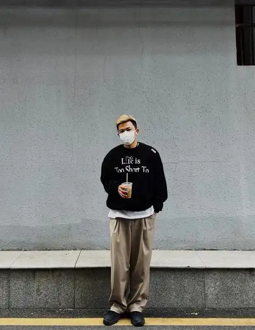 ootd微胖男生秋冬穿搭slogan圆领卫衣