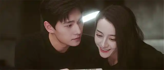 杨洋迪丽热巴新剧热播:开篇直揭娱乐圈乱象,缘起因她趁浪逐波