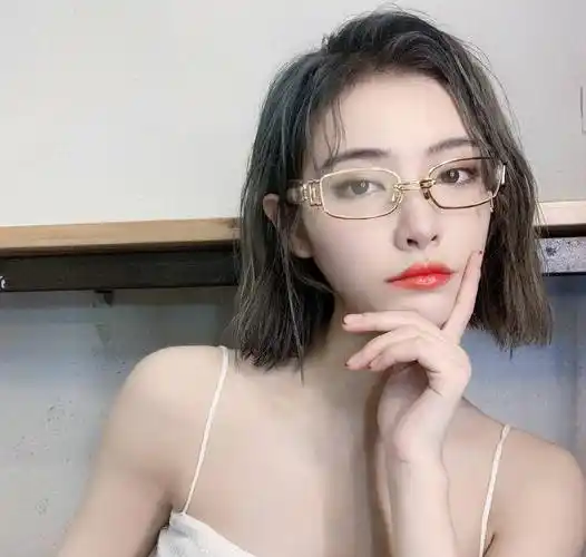 许佳琪戴萌外出被拍,路人镜头直怼下,真实身材一目了然_姐姐_小腿