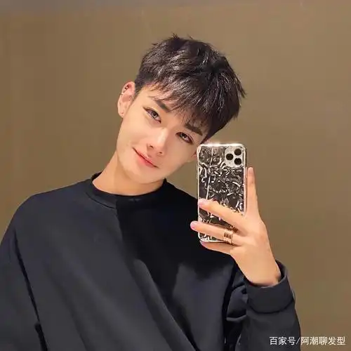 还在嫌弃"两边铲"的发型?2021下半年备受欢迎的3款男发推荐!