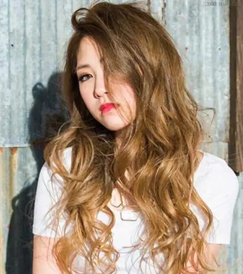 2015女生气质长烫发发型图片