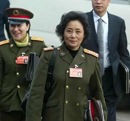 八十年代电影明星的旧貌和新颜—(052)庞敏 - 青松不老 - 枝繁叶茂!