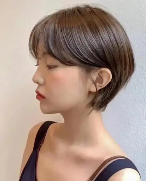 齐肩短发发型图片女减龄2022(2022下半年这4款短发很流行)