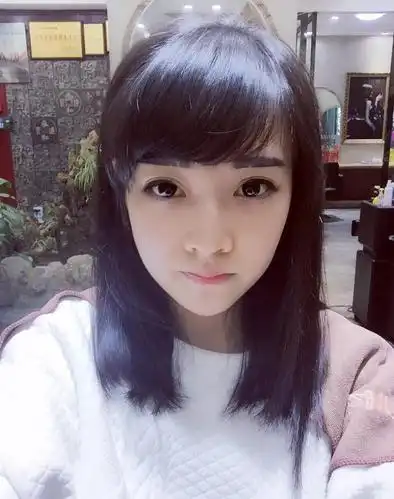 美女主播冯提莫生活照