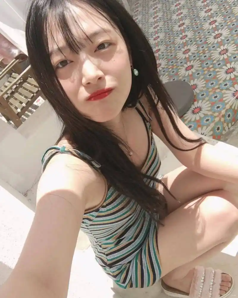 崔雪莉ins暴风更新,这是什么人间水蜜桃啊,这颜值我服