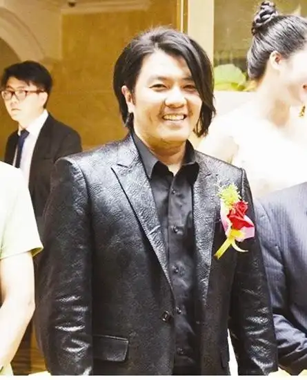 歌手阿杜变老板身材发福 网友大呼"快认不出"(图)