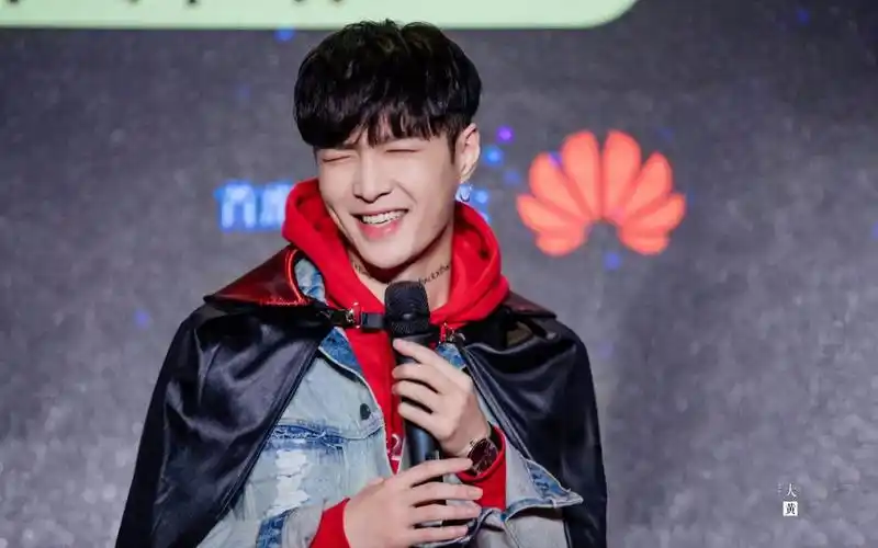 【 张艺兴】愿白日笑的大声 愿深夜睡得安稳_哔哩哔哩_bilibili