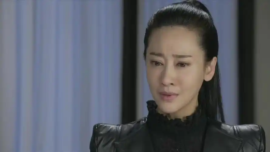 刀光枪影使能打算撤退他竟不去管天行的安危真是自私啊