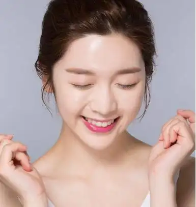 为什么别人皮肤那么白?美容师:坚持4件小事,你也能有亮白肌肤