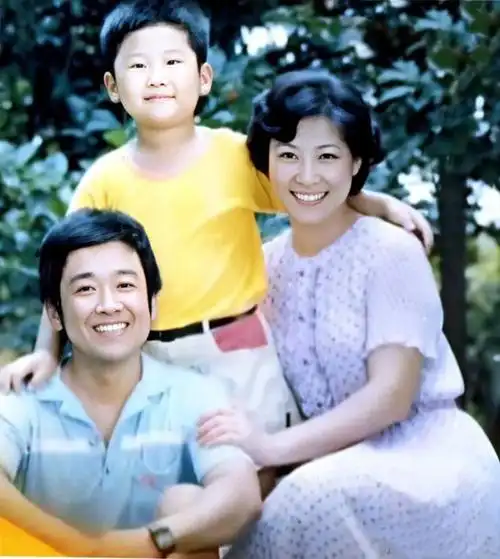 72岁艺术家王馥荔与丈夫王群最新近照曝光因戏生情相爱一生