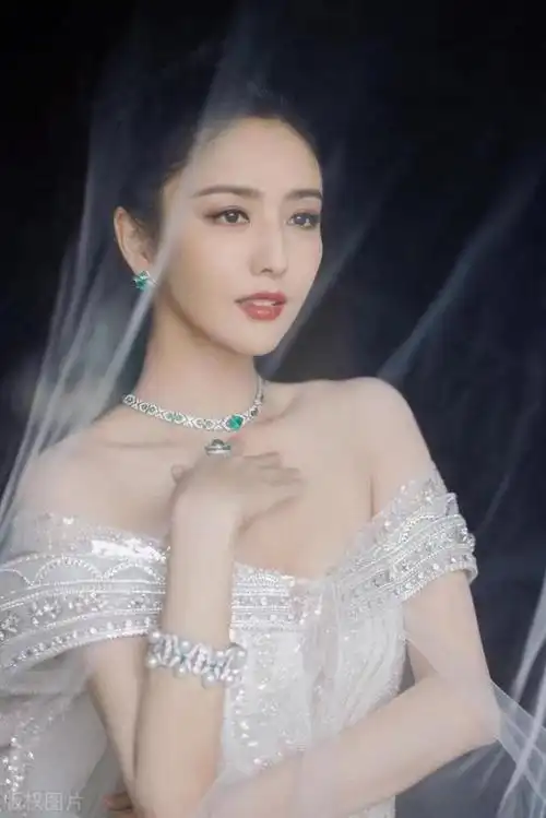 佟丽娅这身材,这才是尤物啊!