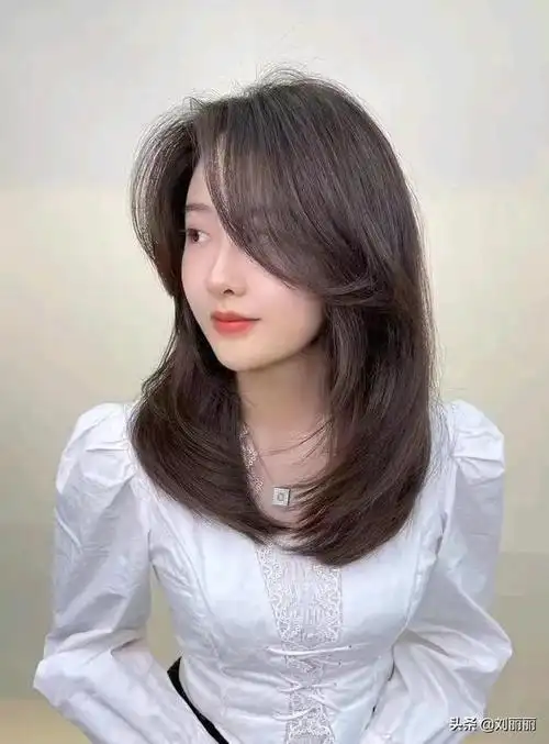 由此我们可以看到,锁骨发型不论你是什么脸型?