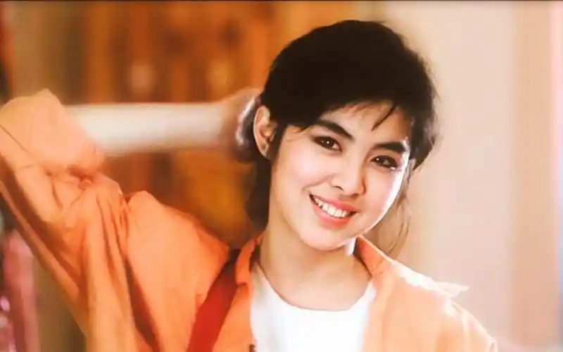 如今没有工作的王祖贤,到底是靠什么来维持生活的?