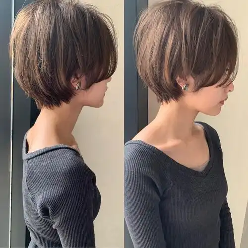 显得比较沉闷乏味,改良版波波头加入了一些层次,使整体变得更轻柔