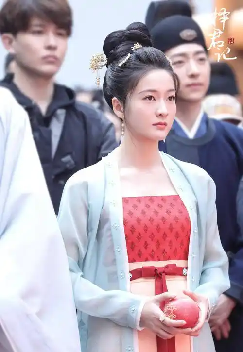 张雪迎《择君记》官宣 古代喜剧人版名媛凡尔赛招亲_沈妙_海报_电影