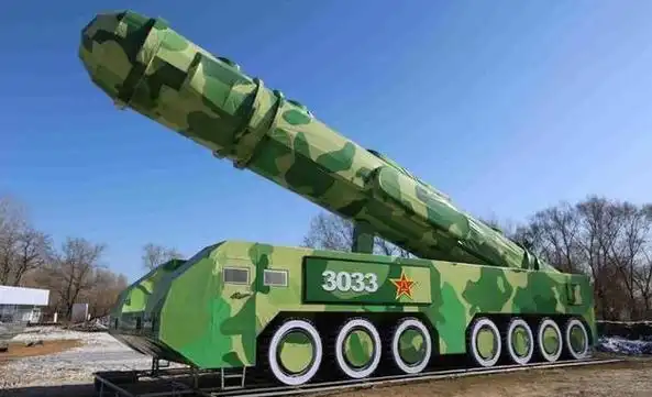 装备研发新动态:东风五十一导弹的性能突破与技术挑战