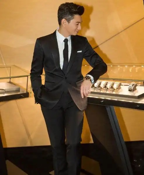 吴奇隆的侧颜一直都超级有型