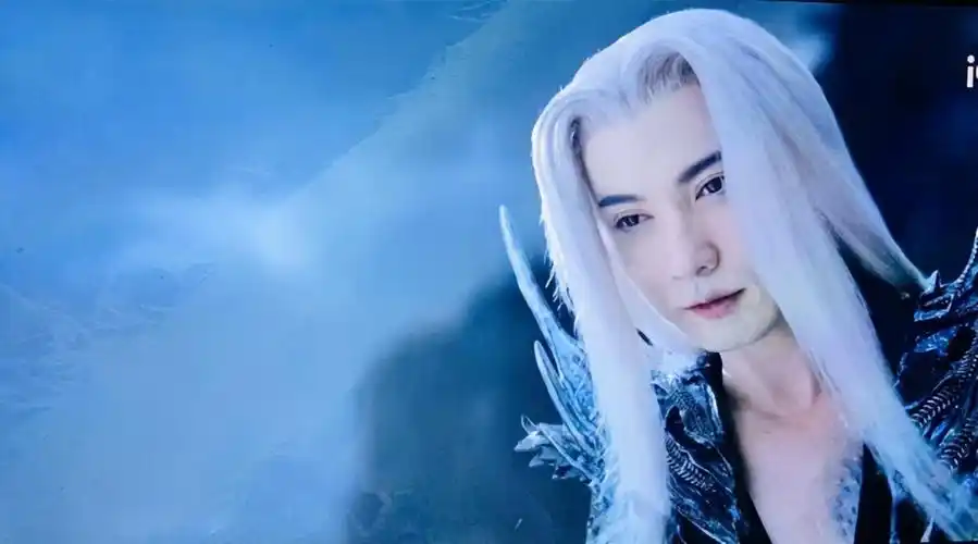 不笑场吗34岁任嘉伦新剧演少年喊大9岁的马苏娘亲