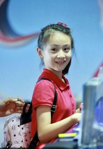 森碟近照胸部发育突起女汉子变小淑女了组图