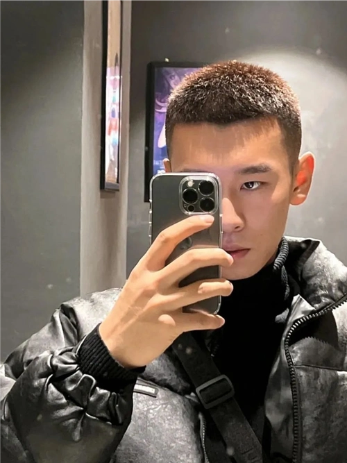 **种男士短寸头