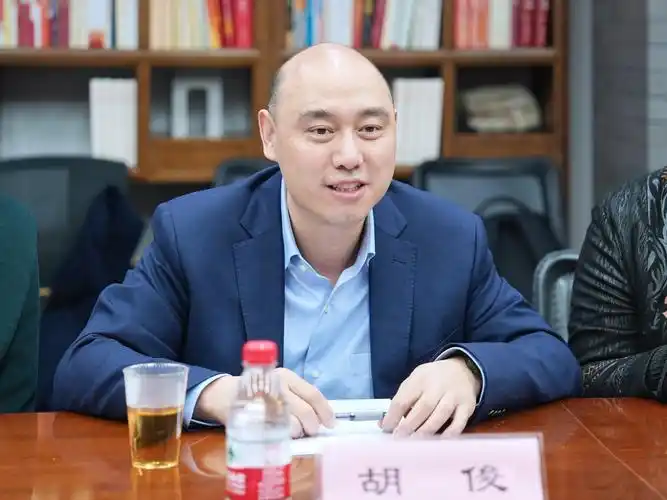 胡俊发言马玉国表示,在北京大学优质资源和平台的支持下,北大附中将