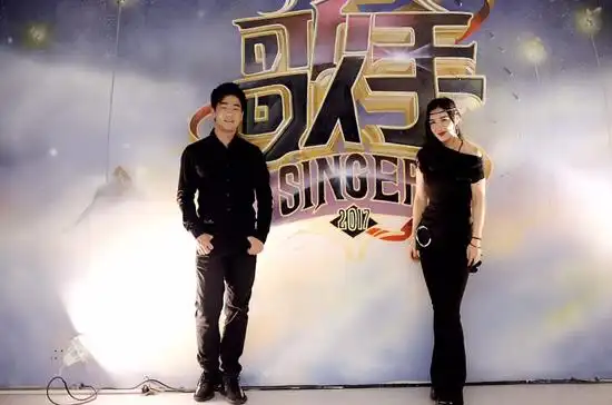 北京现代音乐研修学院毕业生刘郡格天使合音助阵歌手梁博演绎灵魂歌手