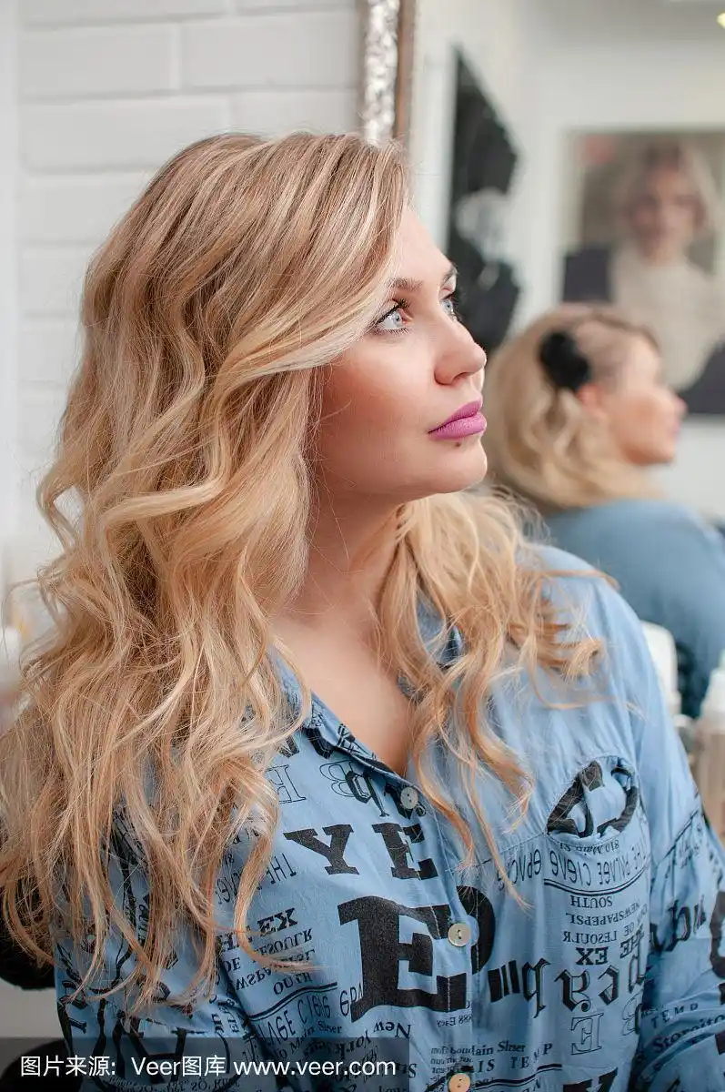 金色头发,长发,蓝色眼睛,注视镜头,女孩