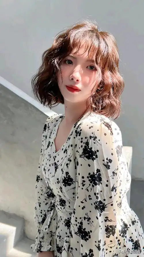 头发细软少发型怎么选?烫小卷就对了,不论长短都很美