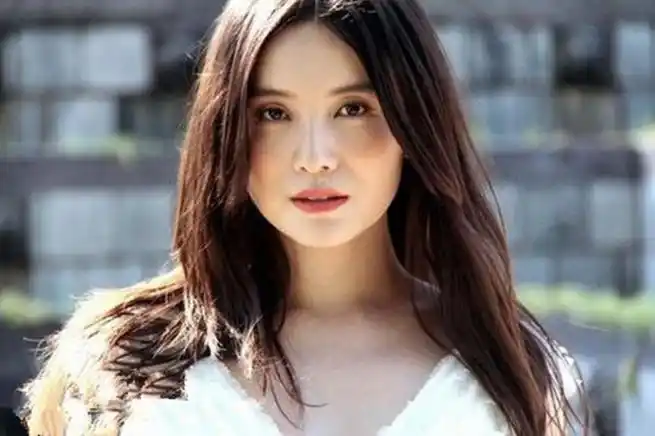 身高173cm,小宋佳是一个身材高挑,长相十分漂亮的女演员,小宋佳从她