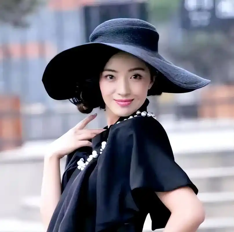 演员刘晓洁:嫁大10岁"军人专业户"徐洪浩,婚后生一子被宠成宝