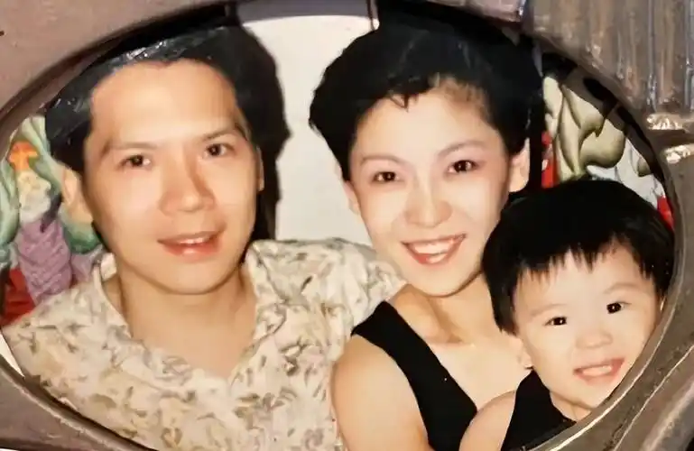 和郭美女像母女俩,漂亮程度不输关之琳_向华强_五官_大气