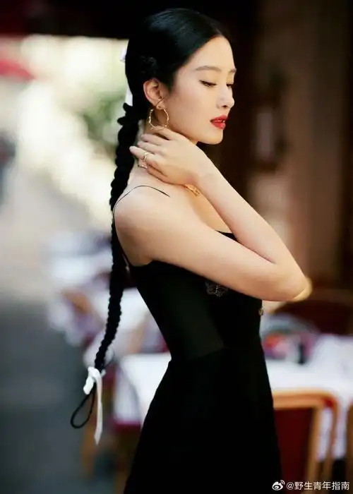 杨采钰蝴蝶少女即视感##杨采钰耳边花朵编发