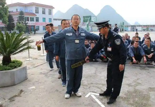 监狱里坐牢是什么感觉?网友真实回答:千万不要进去!