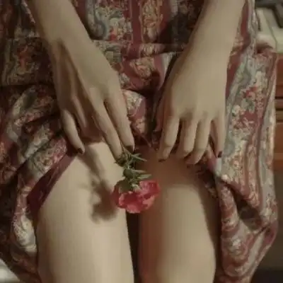 骚气的头像女生高清露肩污一点的女生头像