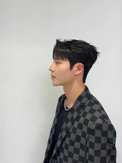 回头率百分百男士发型