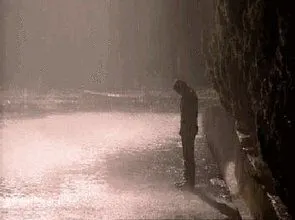 一个图片在另一个图片定位淋雨图片孤身一人一个人在淋雨的图片新闻