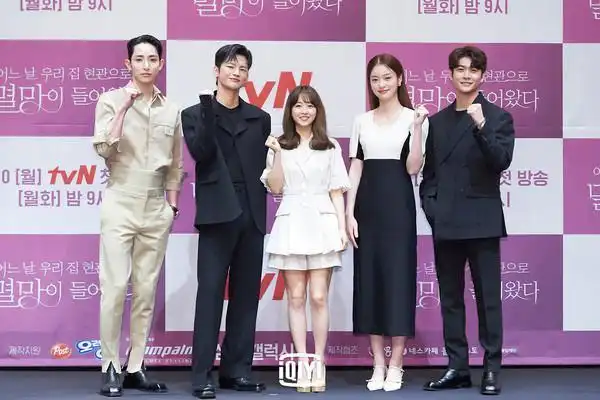 朴宝英20cm身高差,只到徐仁国下巴,拿出拍戏法宝,徐仁国笑翻