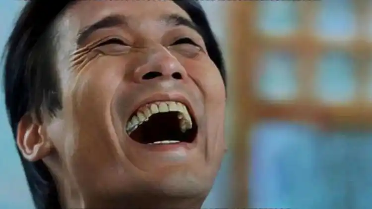 梁家辉疯狂大笑,怕谈判气氛太紧张,外面小弟会打起来