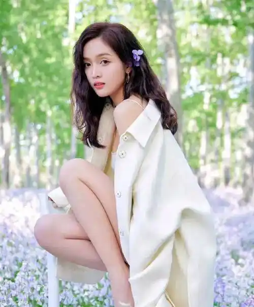 吴宣仪大片曝光美腿!