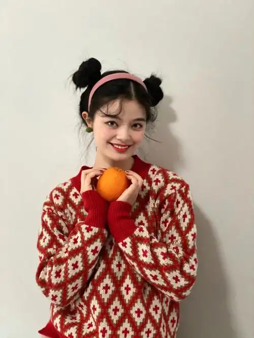 双丸子头女孩👧