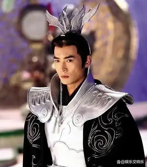 演员焦恩俊年轻时可是被称之为"古装第一美男",当时的容颜更是迷倒了
