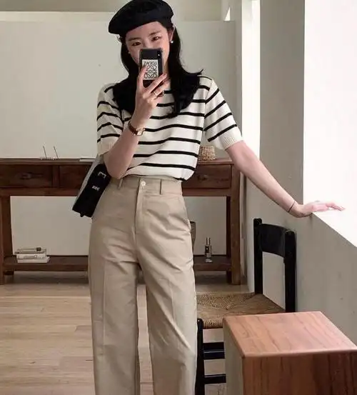 日常不喜欢化妆就爱素颜的女生如何穿衣才好看