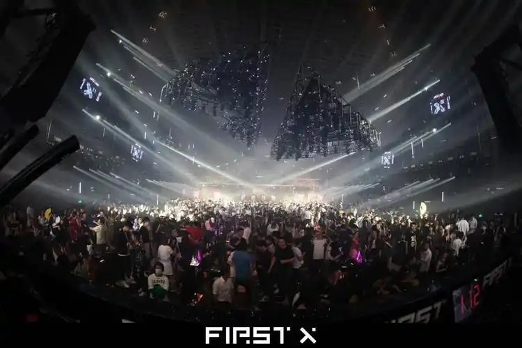 你可能还关心first-x酒吧的卡座消费情况:上海fx酒吧first-x夜店卡座